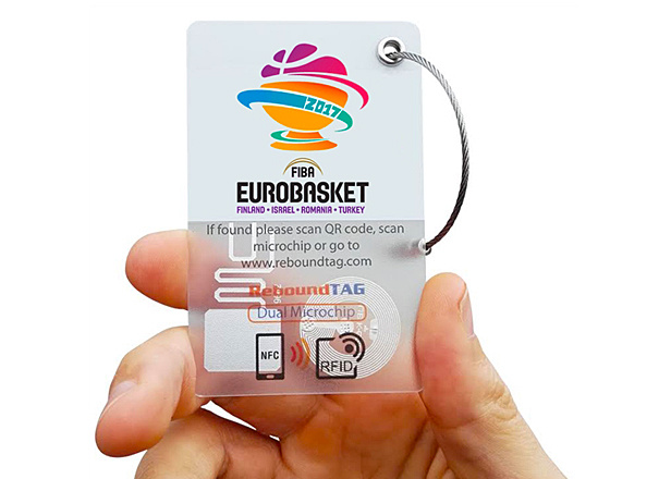 luggage smart tag in hand