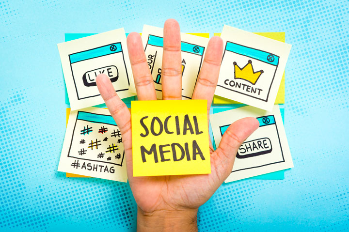 Social media marketing, hand, post-it notes