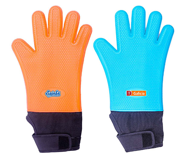 heat protective silicone gloves, orange and blue