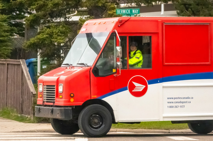 Canada Post Employees Head Back to Work