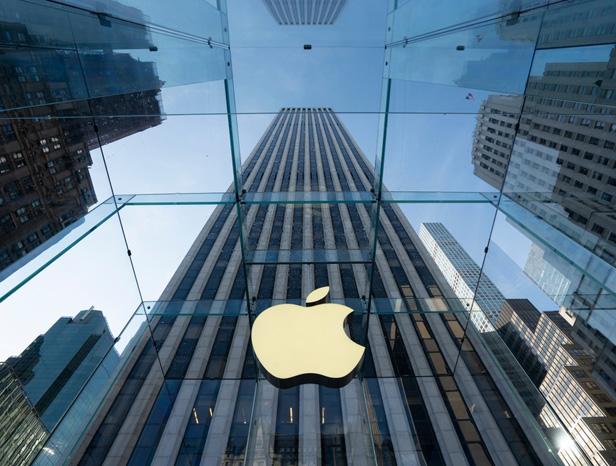 Apple storefront in NYC